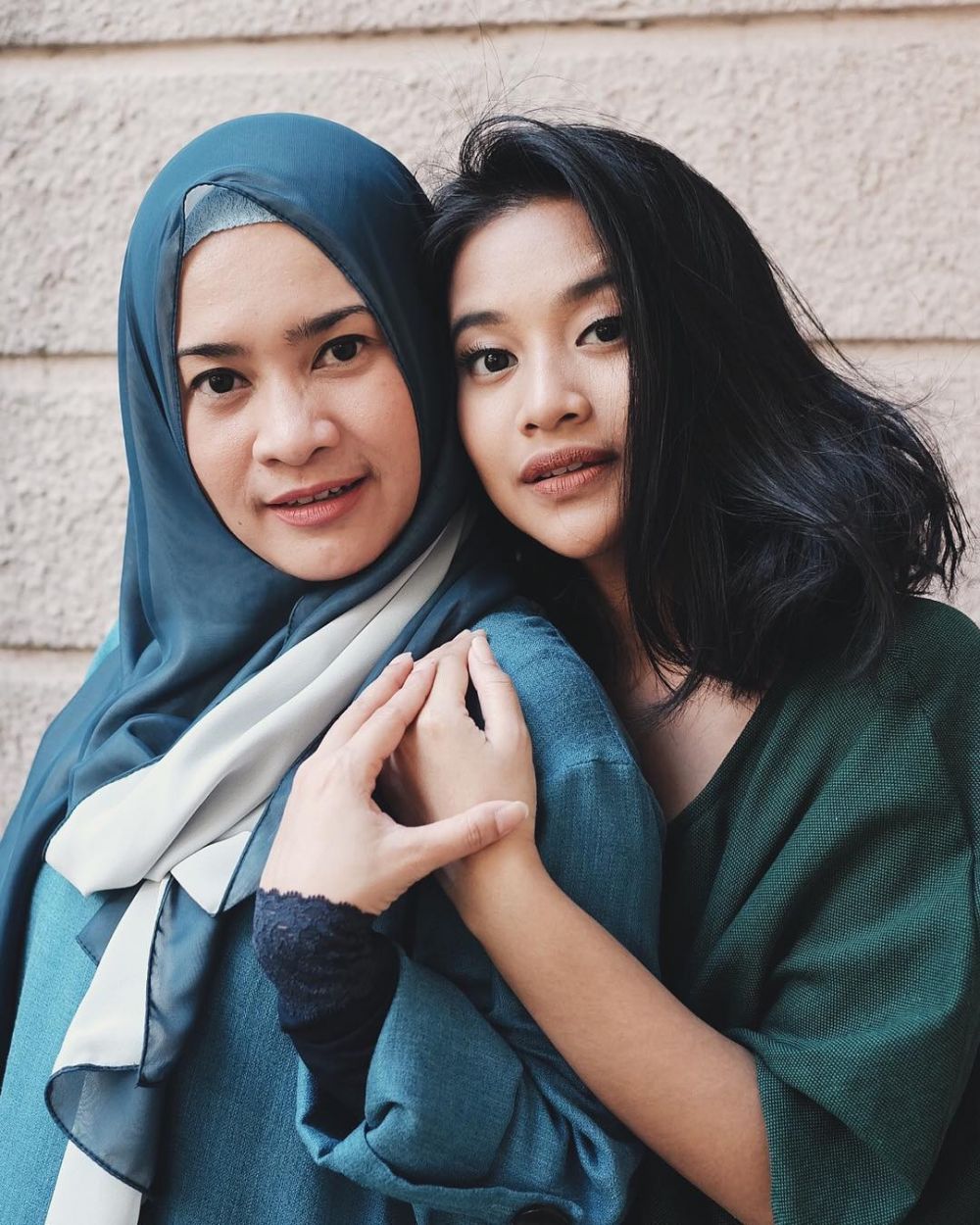 8 Momen kebersamaan Ikke Nurjanah & Siti Adira, bak kakak beradik