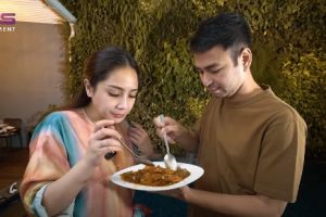 10 Momen Nagita Slavina masak udang porsi jumbo, resepnya disorot