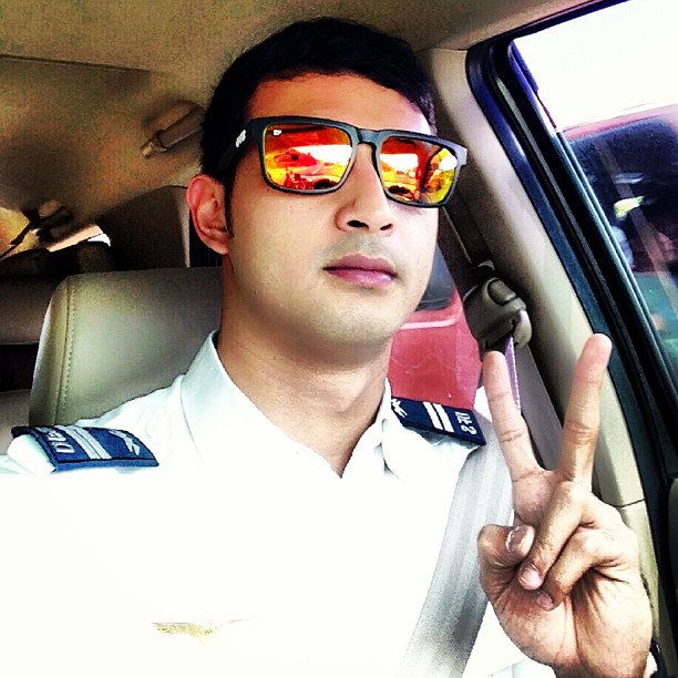 10 Potret lawas Ali Syakieb, gaya saat SMA curi perhatian