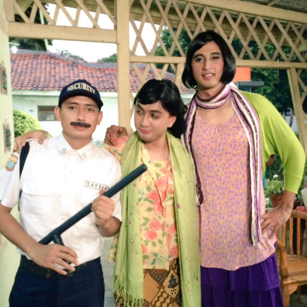 10 Potret lawas Ali Syakieb, gaya saat SMA curi perhatian