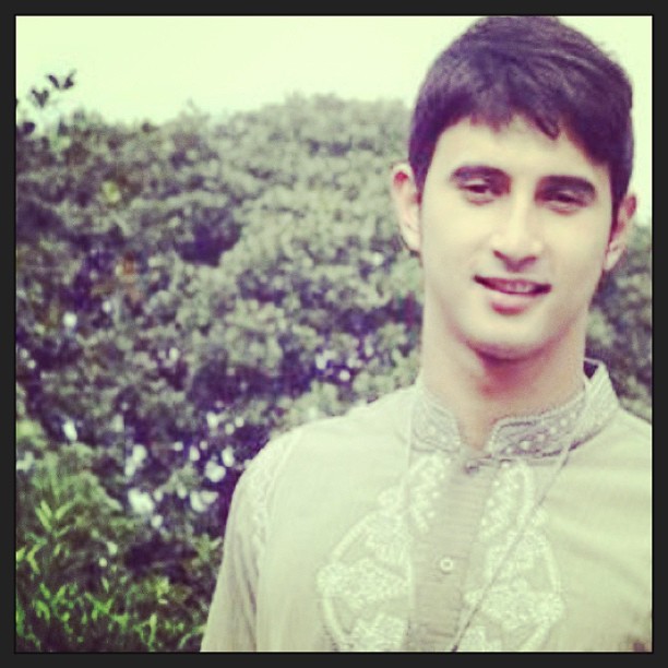 10 Potret lawas Ali Syakieb, gaya saat SMA curi perhatian