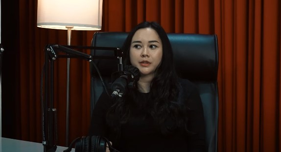 8 Cerita Aura Kasih soal rumah tangganya, mengaku sulit untuk LDR