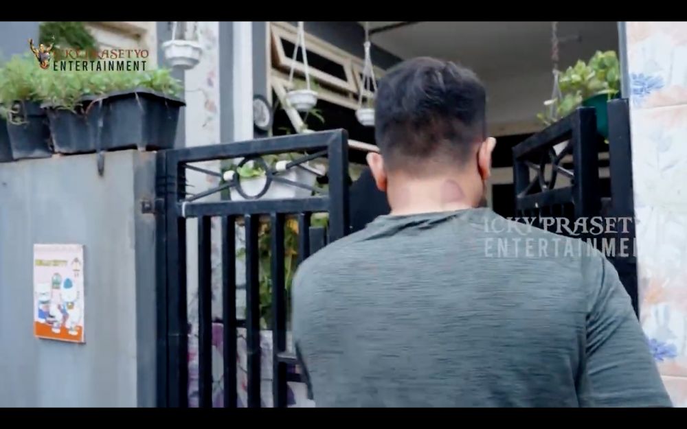 8 Penampakan rumah ibunda Kalina Ocktaranny, masuk gang sempit