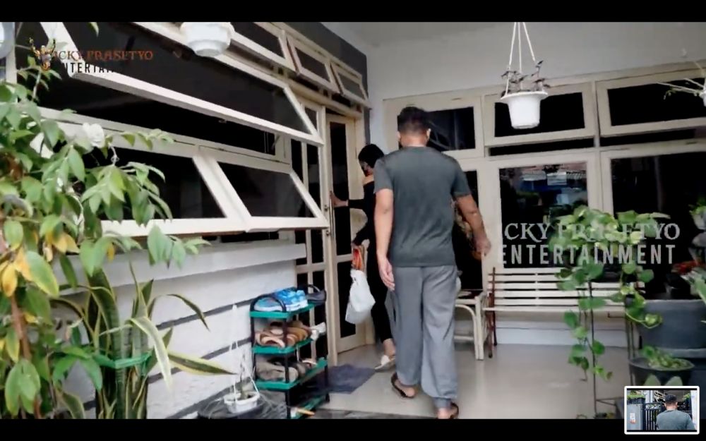 8 Penampakan rumah ibunda Kalina Ocktaranny, masuk gang sempit