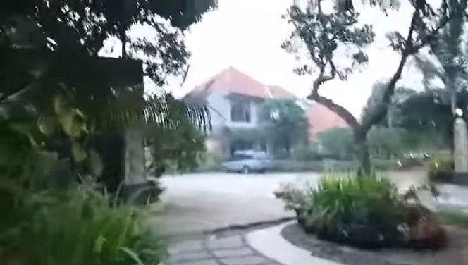 10 Potret rumah Jamal Mirdad, luas dan mewah bak villa