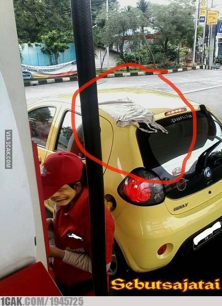 10 Tempat menjemur pakaian nggak biasa ini bikin tepuk jidat