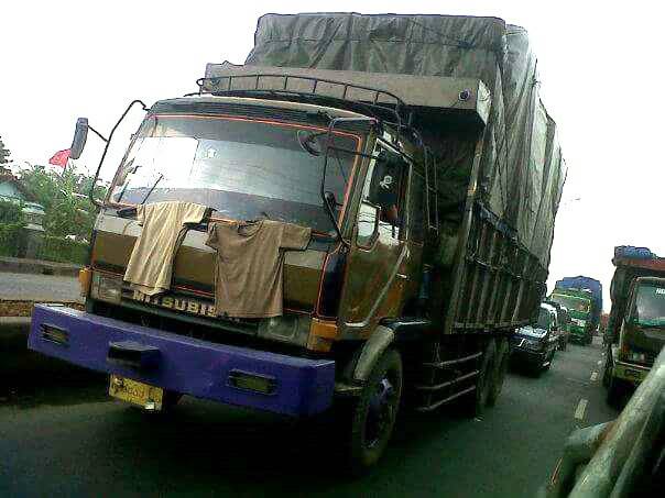 10 Tempat menjemur pakaian nggak biasa ini bikin tepuk jidat