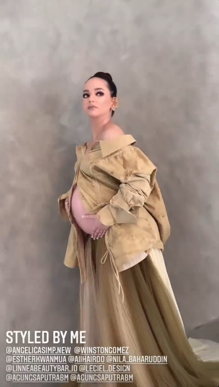 8 Momen maternity shoot Angelica Simperler, elegan dan memesona