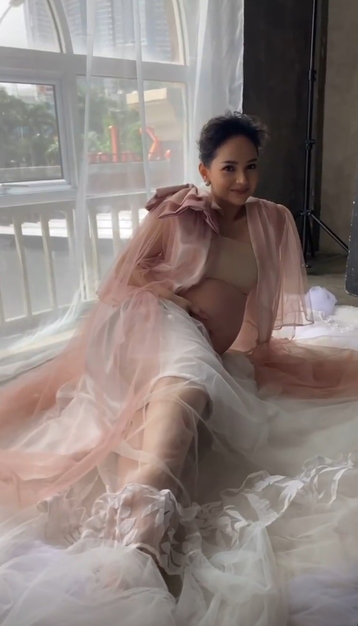 8 Momen maternity shoot Angelica Simperler, elegan dan memesona