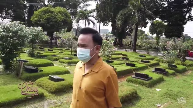 8 Momen Ruben Onsu ziarah ke makam Olga Syahputra, penuh haru
