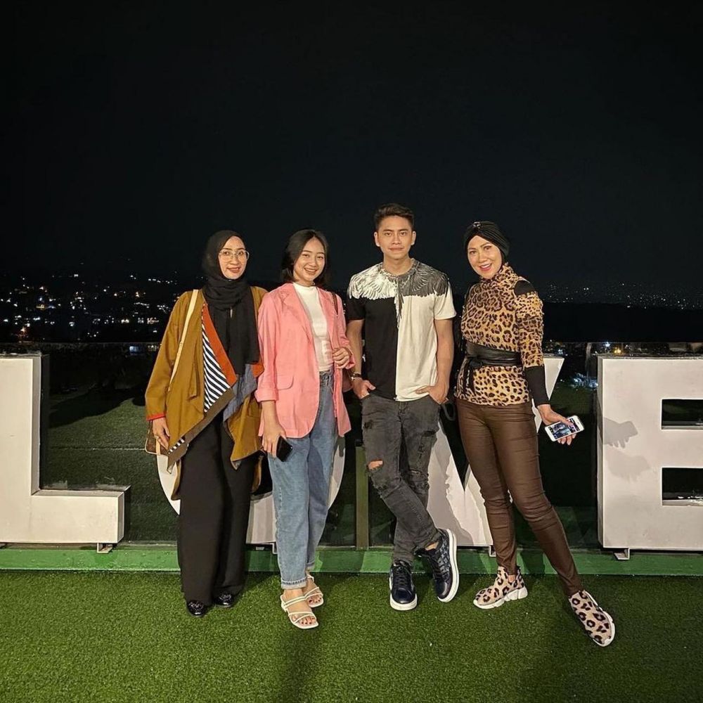 6 Potret Venna Melinda dengan teman anak-anaknya, akrab banget