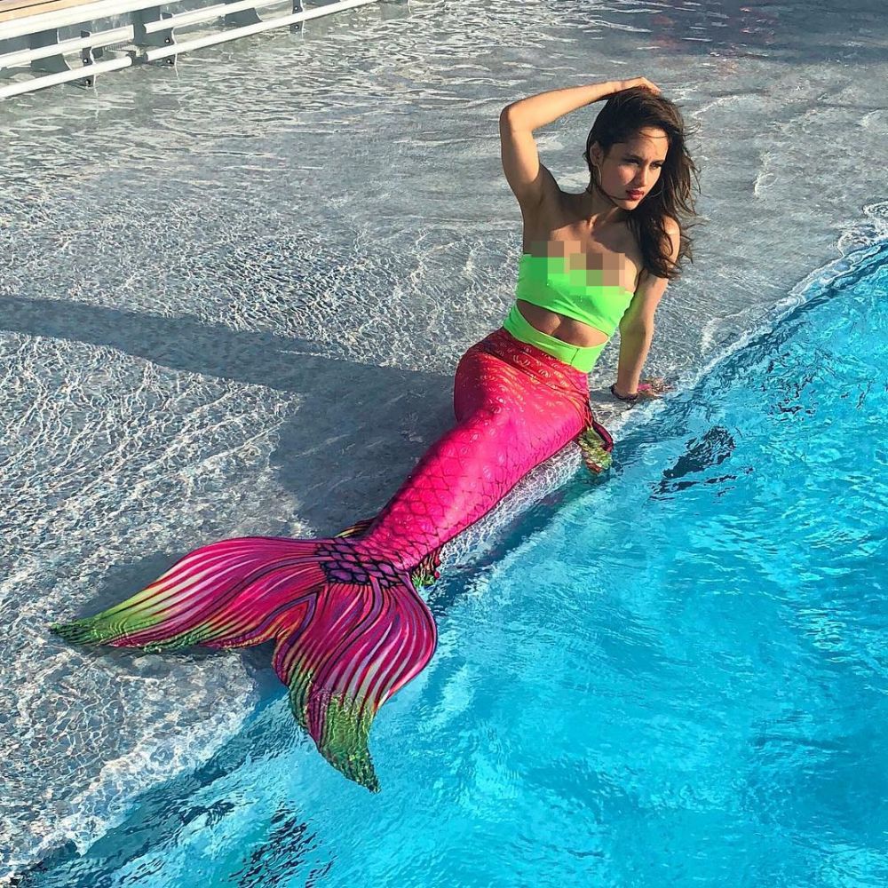 6 Pesona Cinta Laura pakai kostum mermaid, curi perhatian
