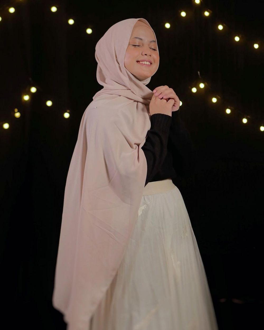 10 Gaya pemotretan Putri D'Academy dengan berbagai tema, memesona