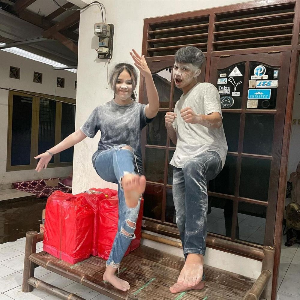 7 Potret kedekatan Dimas Ahmad dan Anneth Delliecia, syuting bareng