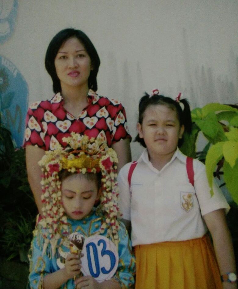 Potret masa kecil 10 pesinetron cantik dan ibunda, curi perhatian