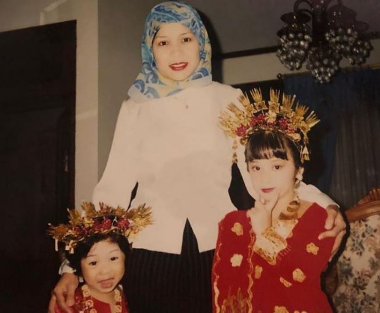 Potret masa kecil 10 pesinetron cantik dan ibunda, curi perhatian