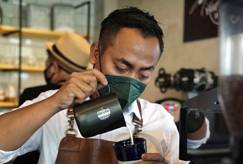 4 Racikan kopi yang punya citarasa unik, ada topping klepon