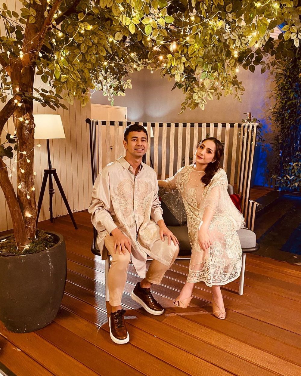 Aksi 5 seleb unggah potret istri saat tidur, jahil tapi so sweet