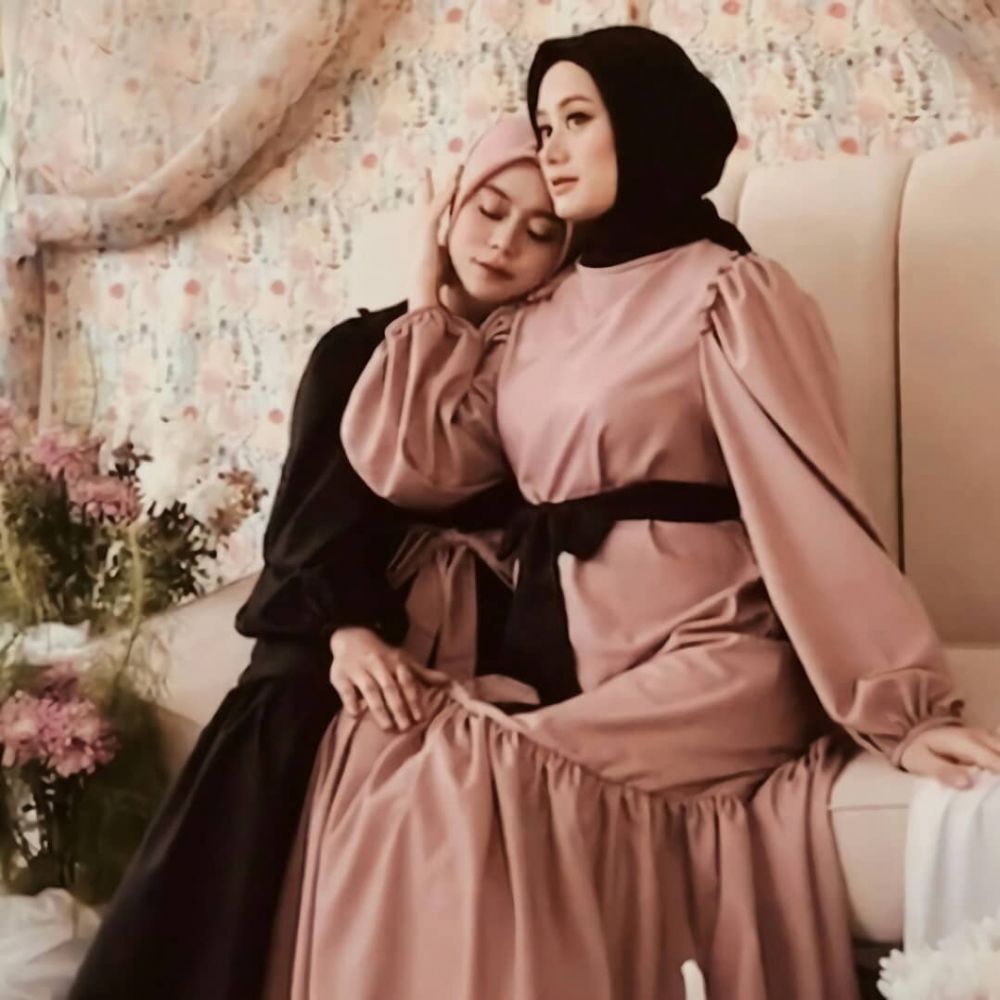 10 Pemotretan Dinda Hauw dan Lesty Kejora bertema sisterhood