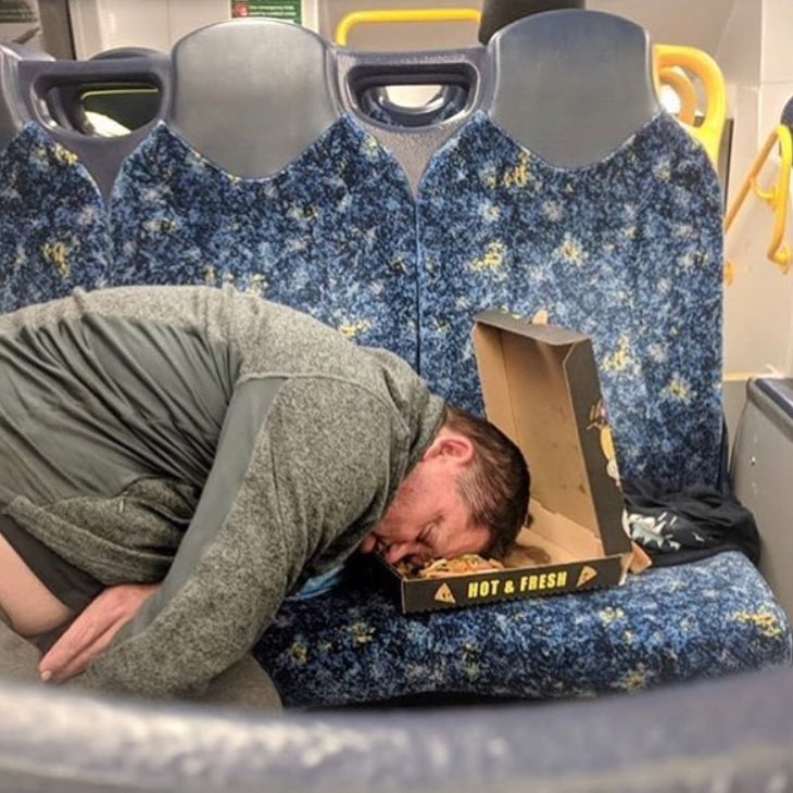 10 Potret orang ngantuk berat di kendaraan umum ini kocak