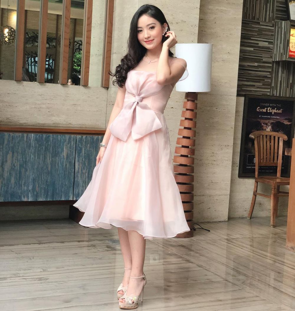 Gaya 10 pesinetron saat kondangan, Natasha Wilona curi perhatian