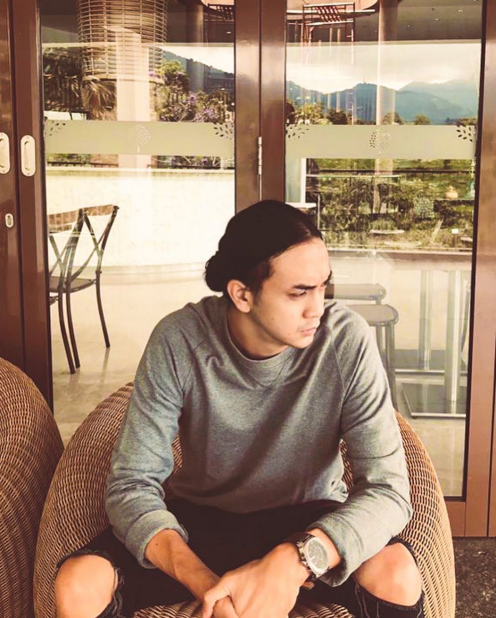 10 Transformasi gaya rambut Dimaz Andrean, dari jambul hingga gondrong