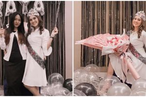 10 Momen kejutan ulang tahun Raya Kitty, buket bunganya jadi sorotan