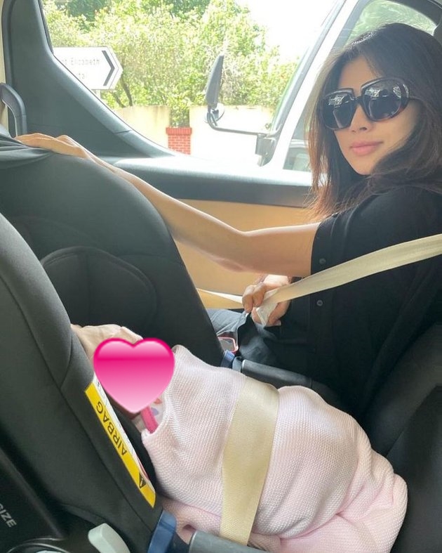 10 Momen Adinda Bakrie pasca lahiran, gelar pesta di kamar mewah