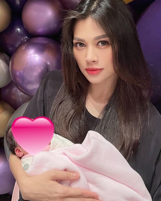 10 Momen Adinda Bakrie pasca lahiran, gelar pesta di kamar mewah