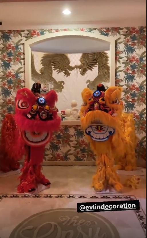 8 Potret dekorasi rumah Ruben Onsu saat rayakan Imlek, meriah banget