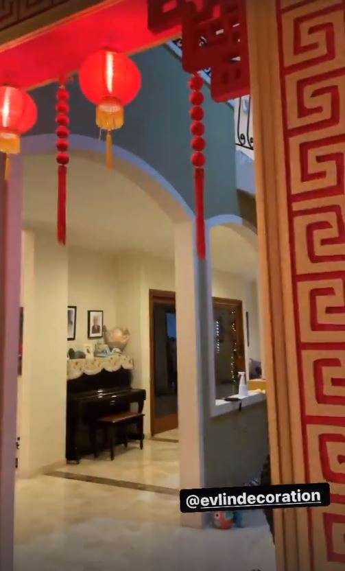 8 Potret dekorasi rumah Ruben Onsu saat rayakan Imlek, meriah banget