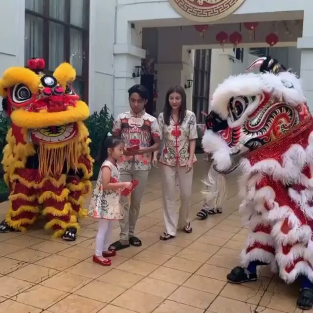 8 Potret dekorasi rumah Ruben Onsu saat rayakan Imlek, meriah banget