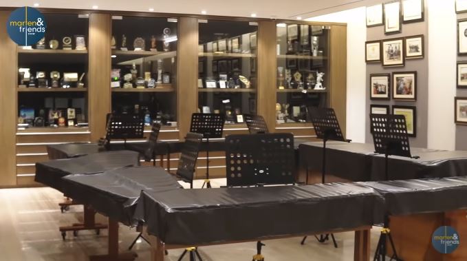 10 Potret rumah Irwan Hidayat bos Sido Muncul, bernuansa oriental