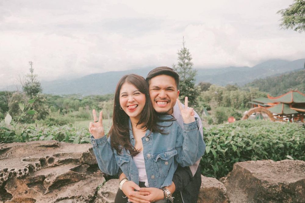 10 Potret Kesha Ratuliu dan Adhi Permana dari pacaran hingga nikah