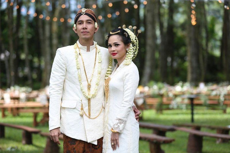 Pesona 7 penyanyi cantik saat pakai baju  pengantin  Jawa 