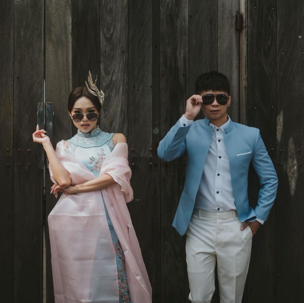 Potret 7 seleb rayakan Imlek bareng pasangan, gayanya kompak abis