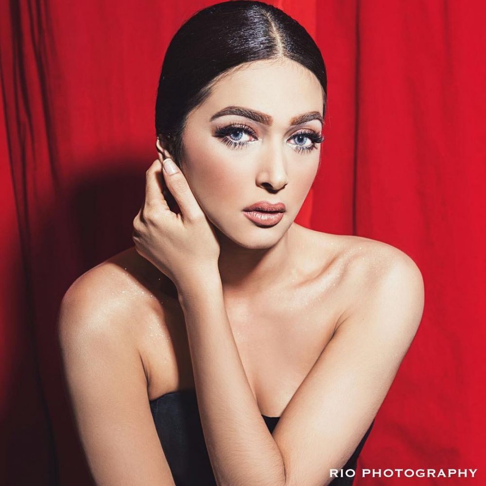 Biasa tampil natural, ini 10 potret Nabila Syakieb pakai makeup tebal