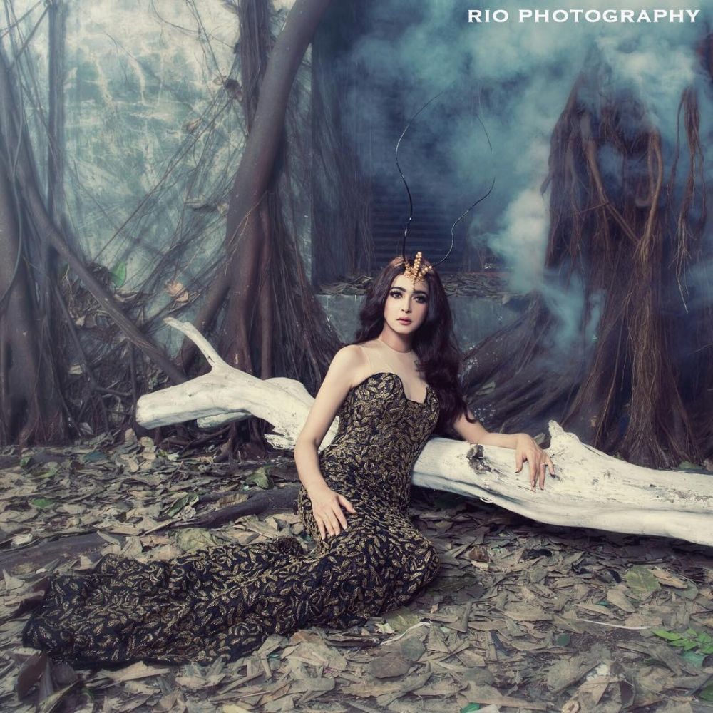 Biasa tampil natural, ini 10 potret Nabila Syakieb pakai makeup tebal