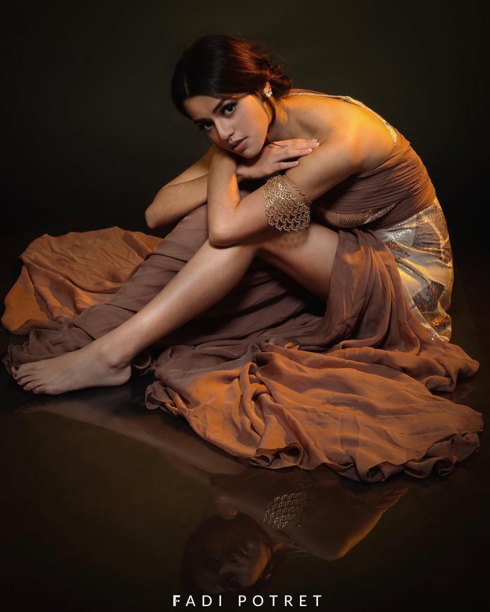 9 Gaya pemotretan Susan Sameh dengan berbagai tema, cantik nan elegan