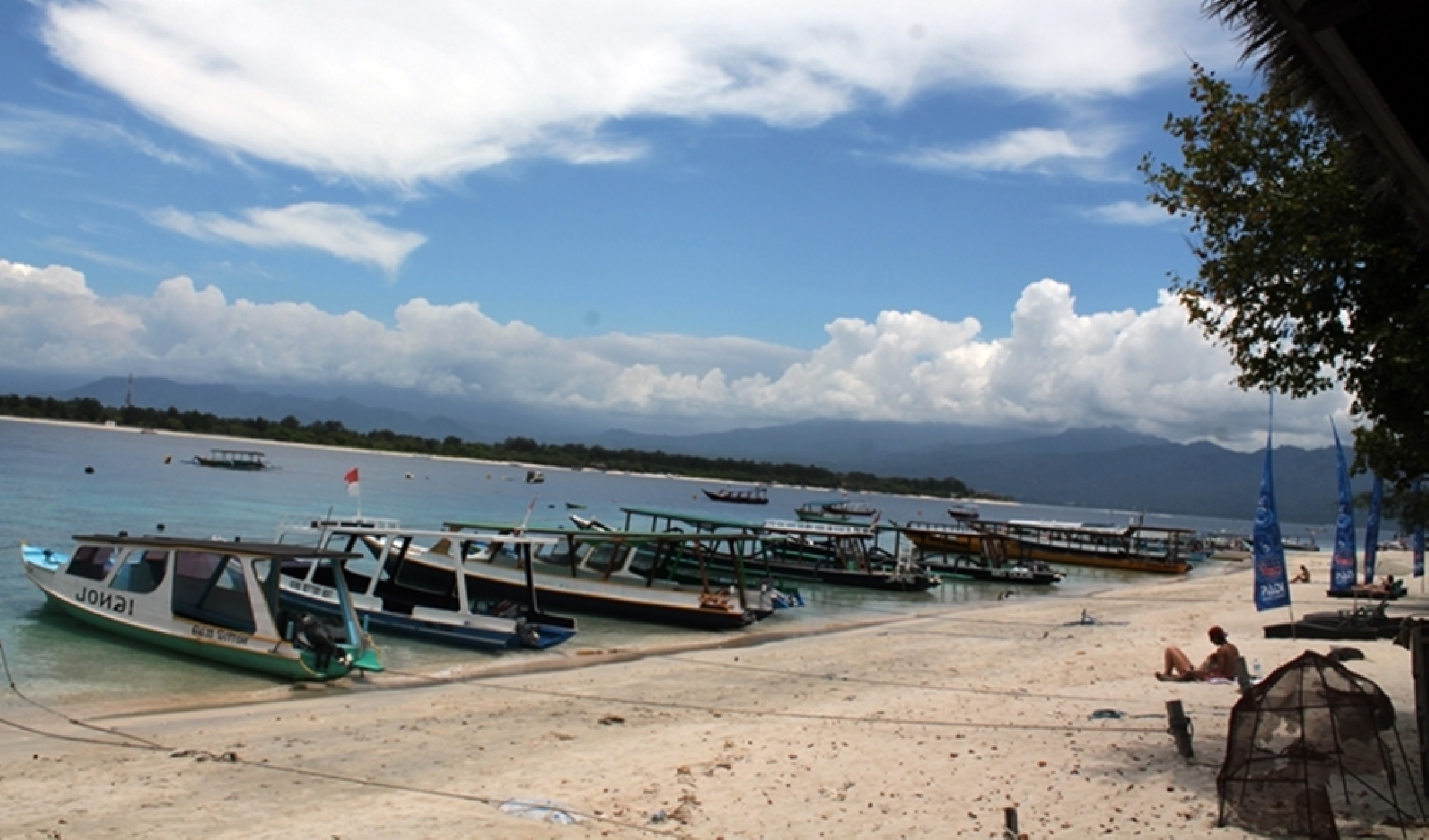 4 Destinasi wisata staycation di Indonesia, dari Sabang sampai Moyo