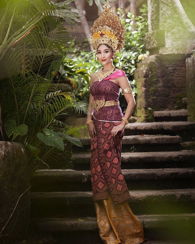 Pemotretan 10 seleb cantik dengan busana adat Bali, memesona
