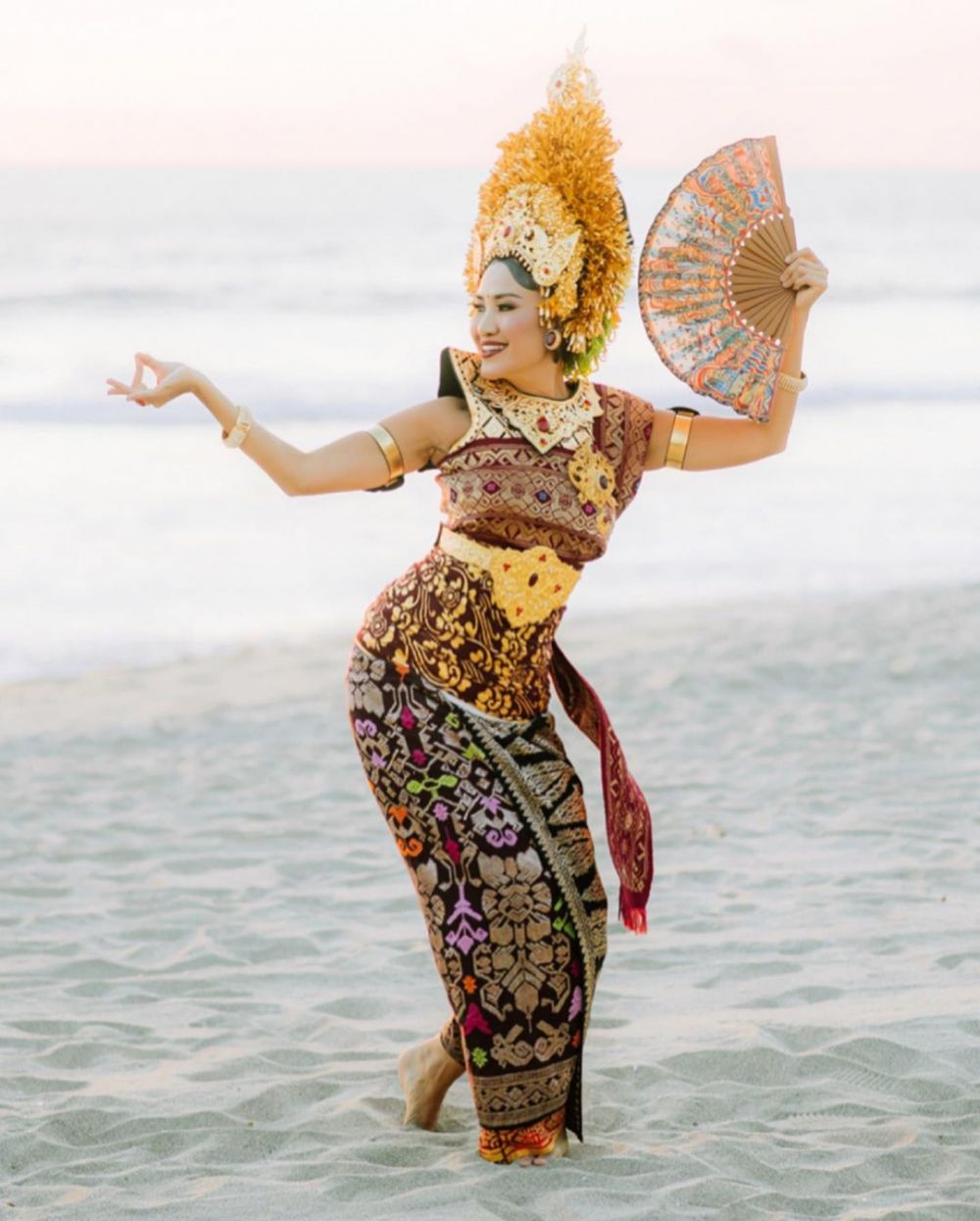 Pemotretan 10 seleb cantik dengan busana adat Bali, memesona