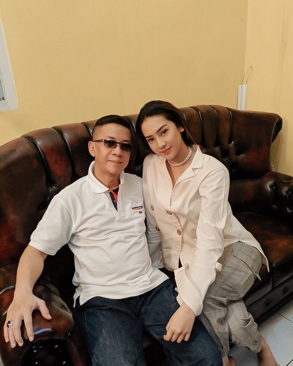 Jarang tersorot, ini potret hangat 8 selebgram bareng ayahnya