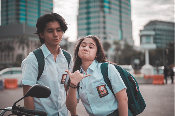 Momen 8 seleb main film bareng mantan, nggak lagi canggung