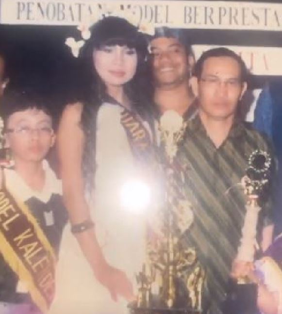 8 Potret Eva Belisima sebelum terkenal, pernah jadi SPG