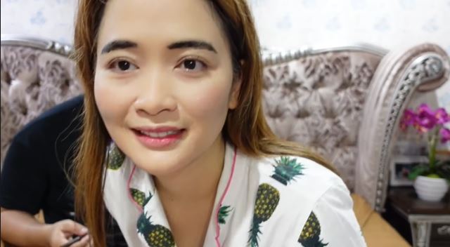 10 Potret wajah Vega Darwanti usai dirias suami, hasilnya bikin ngakak