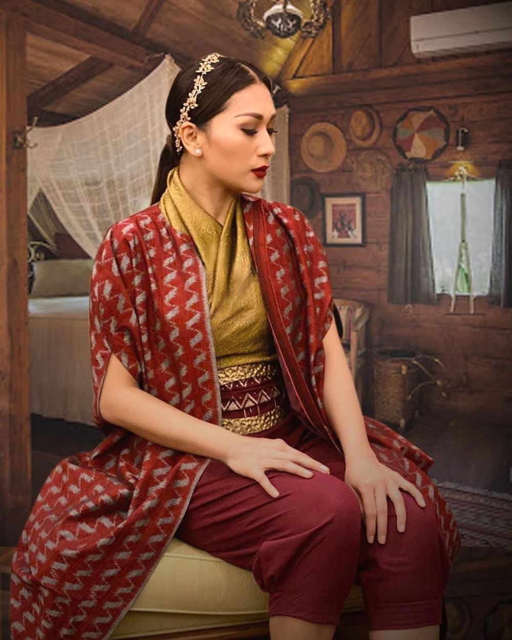 8 Gaya outfit hamil ala Tata Janeeta, simpel dan stylish