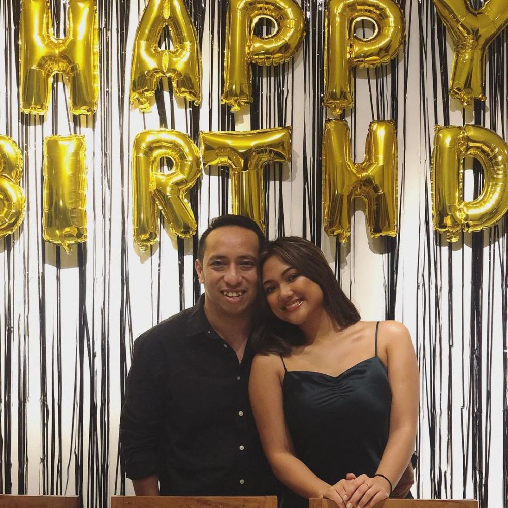 7 Potret Marion Jola dengan pacar baru, sering manggung bareng