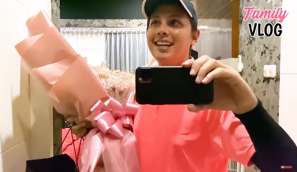 10 Momen kejutan Valentine keluarga Ussy, dinner panggil chef pribadi