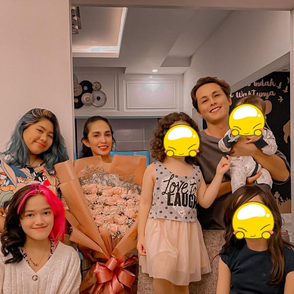 10 Momen kejutan Valentine keluarga Ussy, dinner panggil chef pribadi